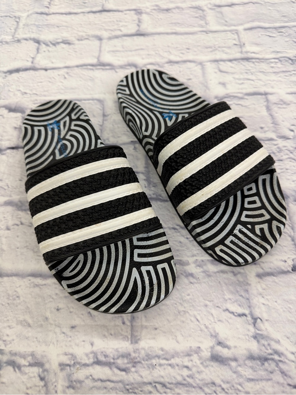 Adidas Men’s sz 7 Hirocoledge Black/White Slides.